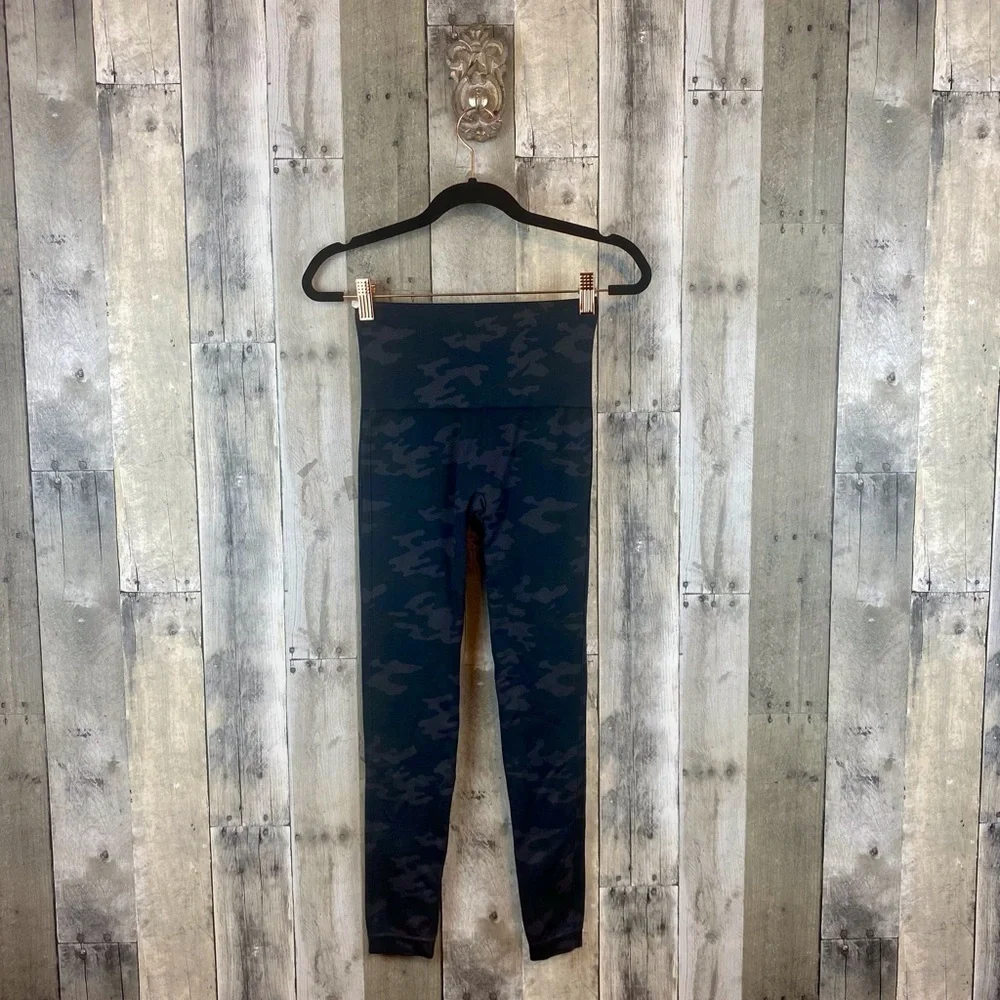 SPANX Look At Me Now Green Camo Leggings Size Small. - Picture 3 of 16